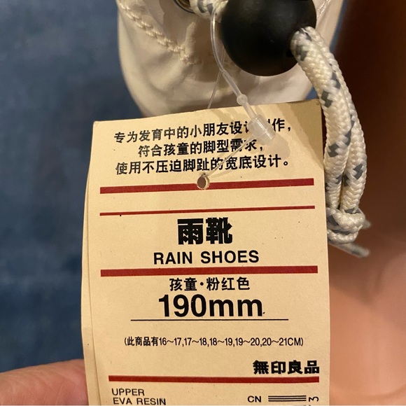 Child’s rain boots - Picture 6 of 6